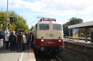 Es folgte die 113 311 mit einigen Rheingoldwagen.