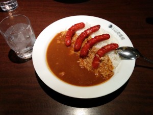 ソーセージカレー (Würste Curry), normale Schärfe