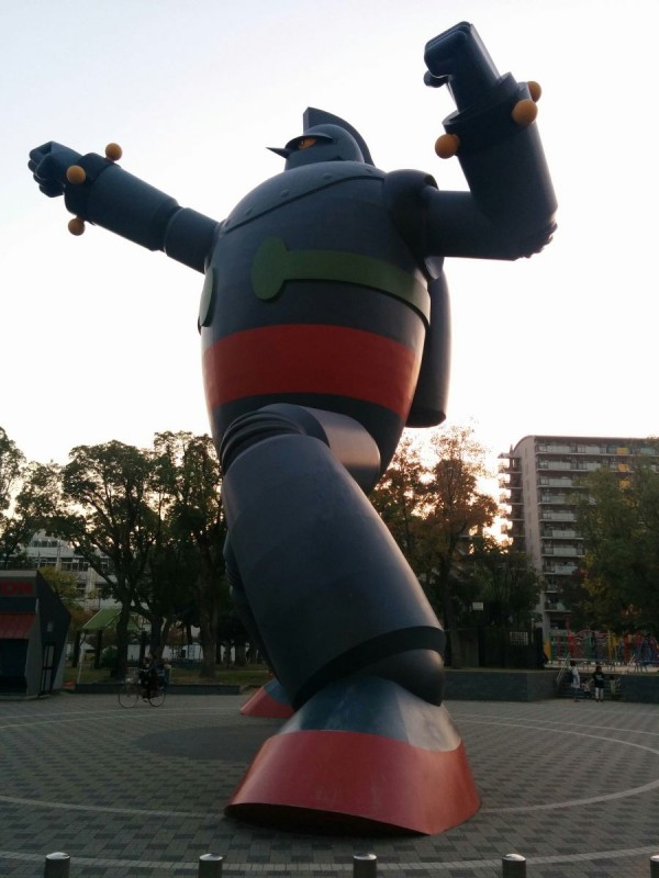 Die Anime Street gab es nicht wirklich. Dafür diesen Roboter.