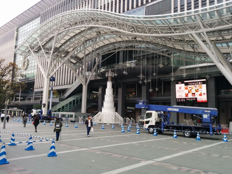 An der Hakata Station wurde noch hart an der Weihnachtsdeko oder so gearbeitet.